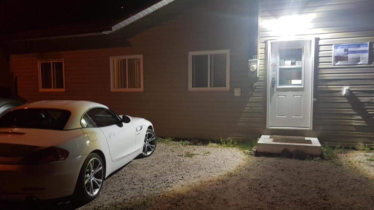 Preferred Rooms By Crestview Guest House Chapleau Luaran gambar